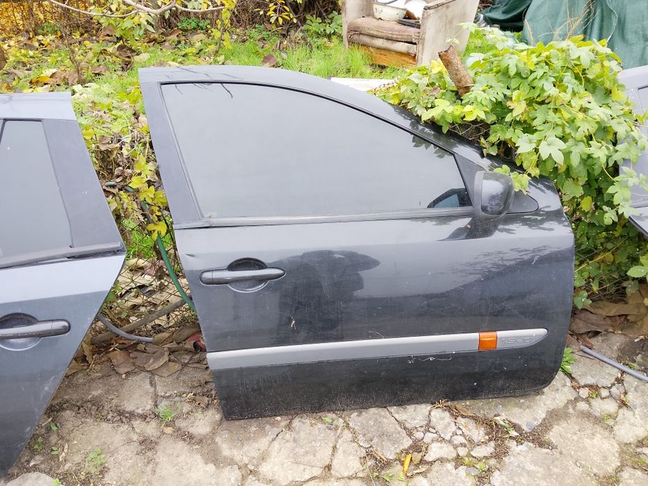 Продам двери Рено Лагуна