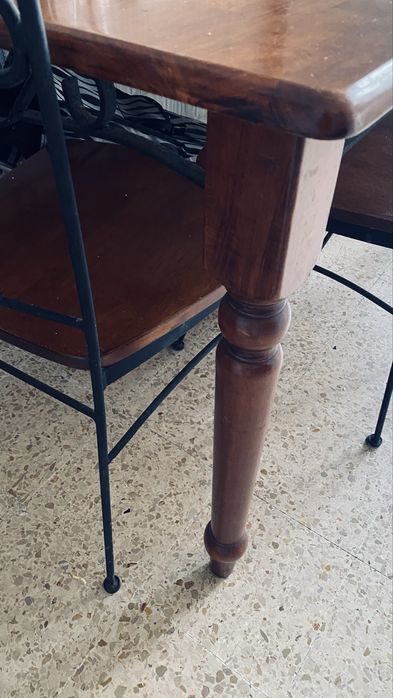 Mesa em madeira e ferro