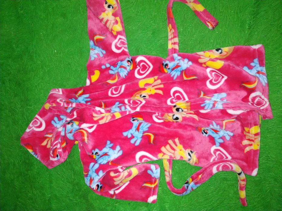 Продам новые махровые халаты на девочку 2-3 года