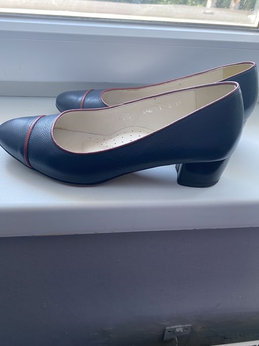Buty czółenka granatowe 37