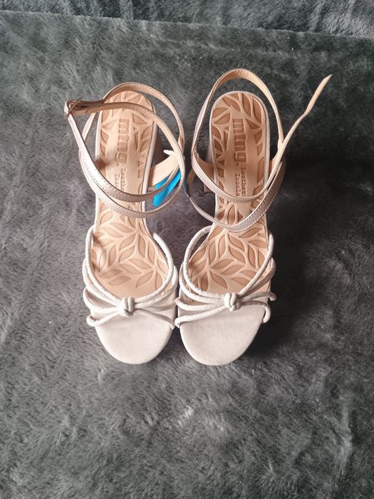 Sandały na wysokim obcasie klockowym mtng.