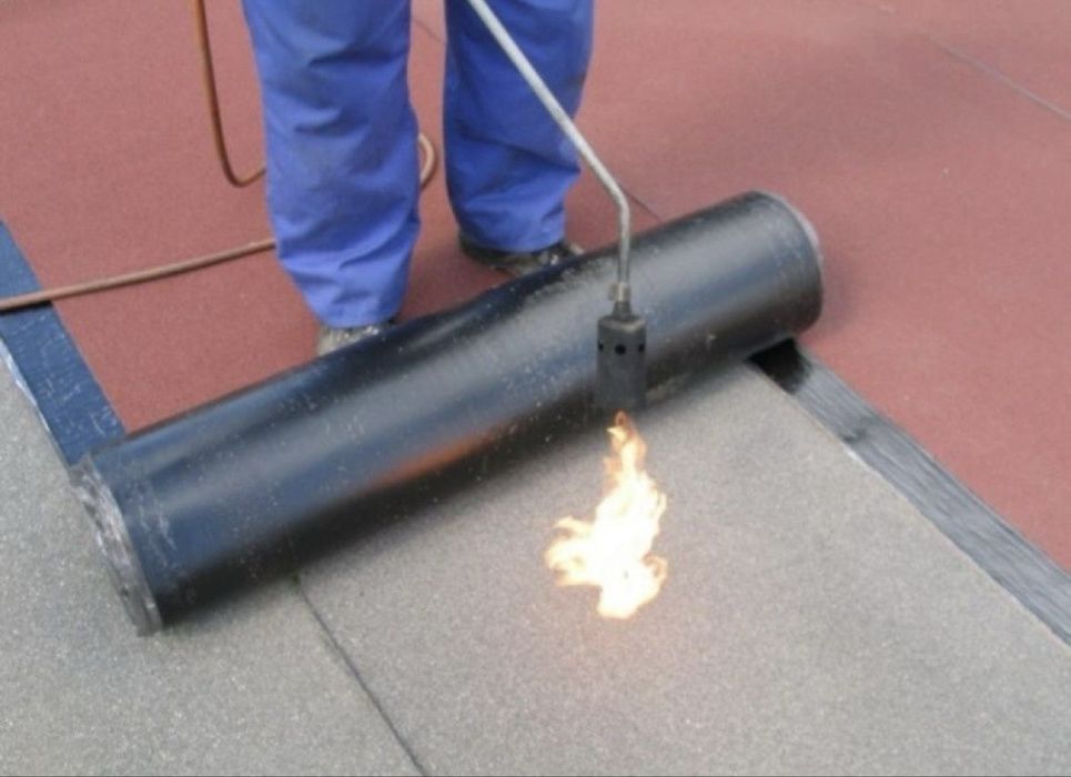 Pokrycia dachowe  Papą termozgrzewalną Dekarz Naprawy dachów Dachy