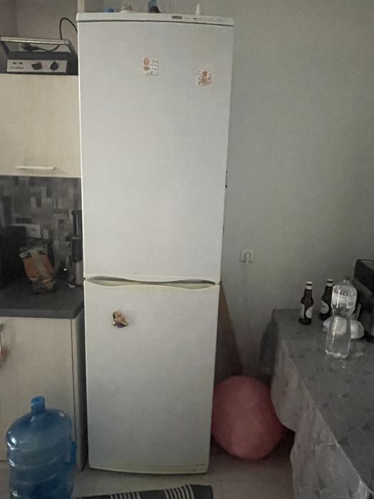 Продається холодильник Атлант