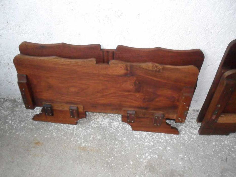 Camas de solteiro, de madeira maciça