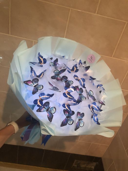 Букети з метеликів та троянд!