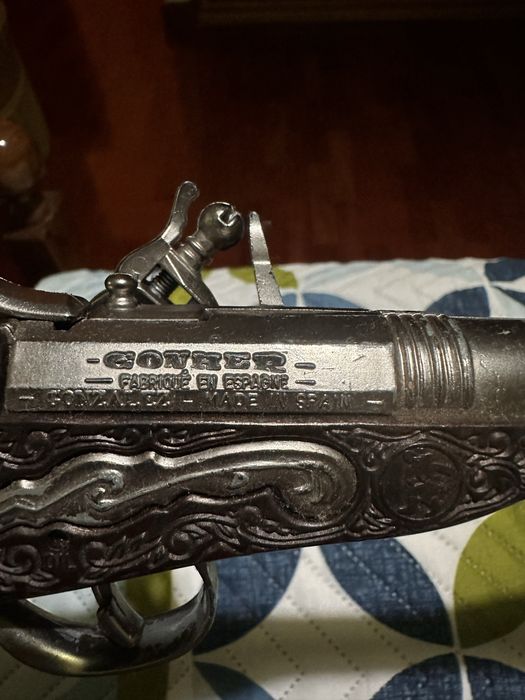 Replica de pistola antiga