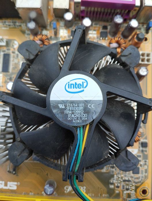 Материнська плата ASUS, оперативка DDR-2, ТВ-тюнер (все б/в)