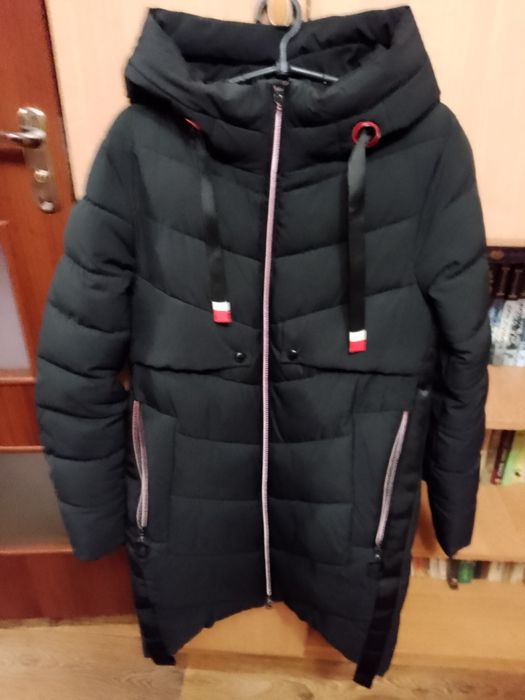 Продам чорний пуховик