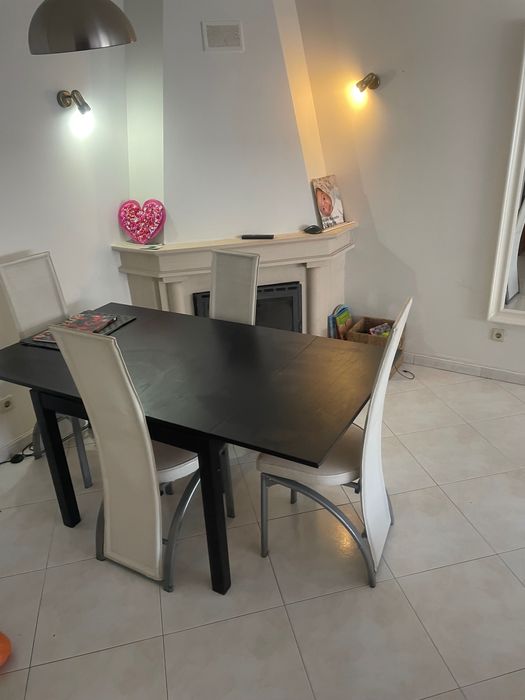 Mesa extensível, mais 5 cadeiras