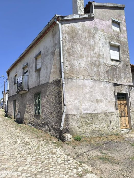 Old House for Restoration in Quintanilha, Bragança