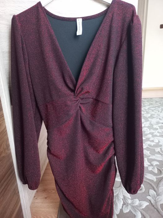 Sukienka kopertowa błyszcząca