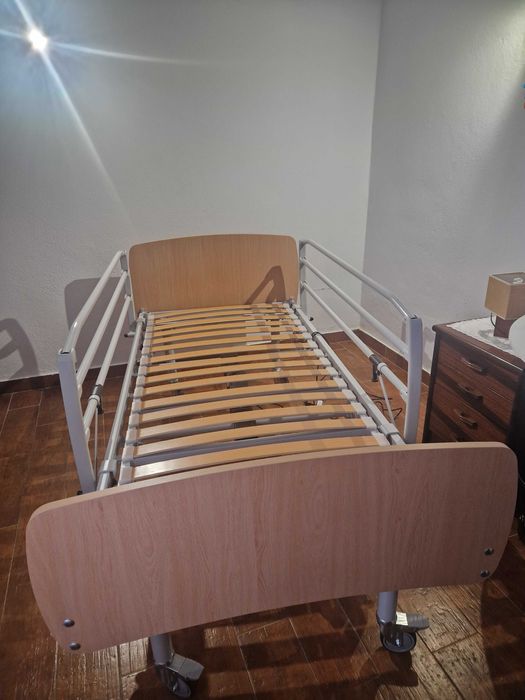Cama eléctrica (seminova e com garantia))