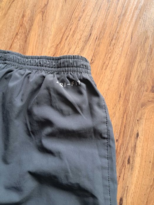 chłopięce spodenki nike na wzrost 170 cm (s) stan bdb raz założone