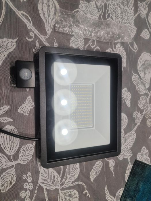 Zewnętrzny Halogen ledowy 100w + pilot