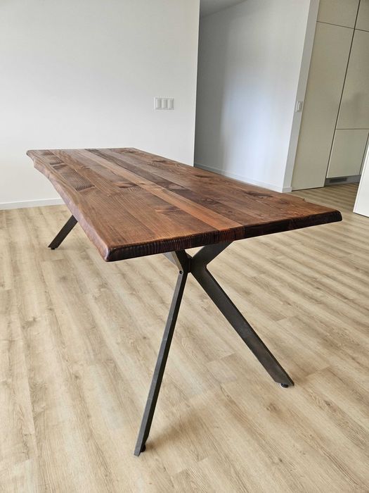 Mesa de madeira rústica