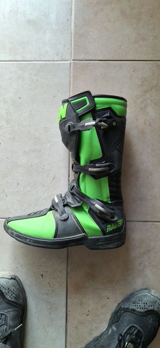 Botas de moto cross e cervical