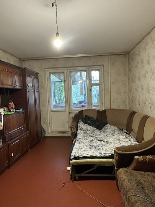 Продам 2-кімнатну квартиру по вул. Симона Петлюри