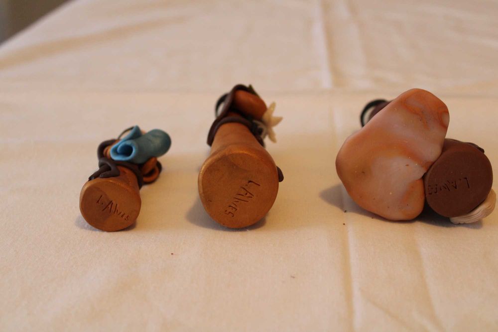 3Figuras  de Santo António, em barro e pintado, assinado Lurdes Alves