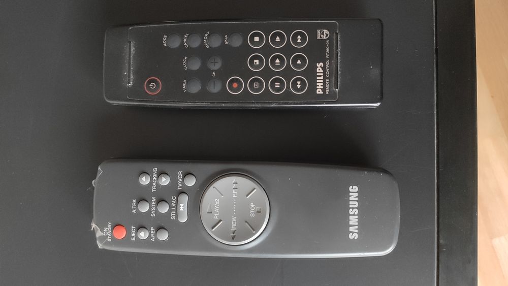 Продам видиеомагнитофон Samsung, Philips