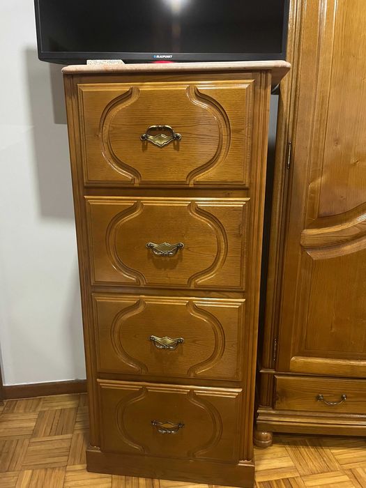 Roupeiro em madeira de carvalho maciça