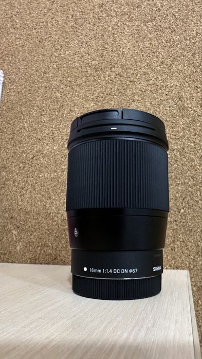 Ширококутний обʼєктив для Canon EF-M систем - Sigma AF 16mm f / 1.4