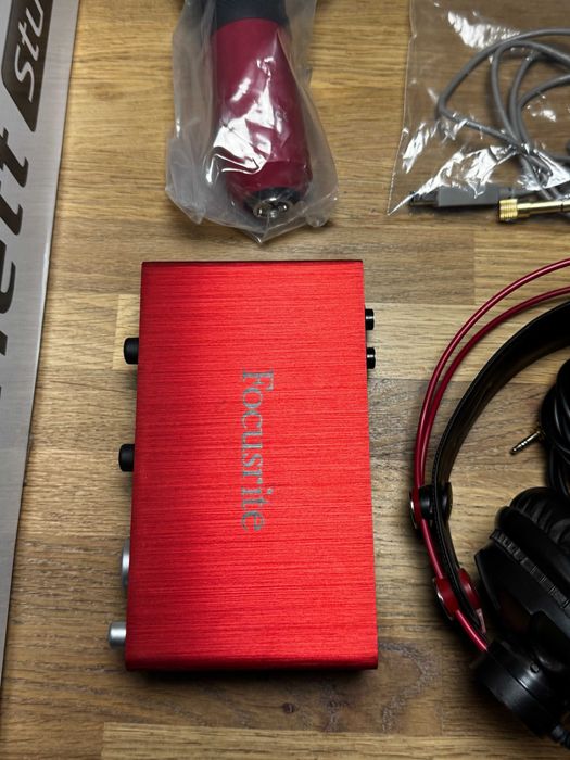 Focusrite Scarlett 2i2 Studio 2Gen - SPRZEDAM!!!