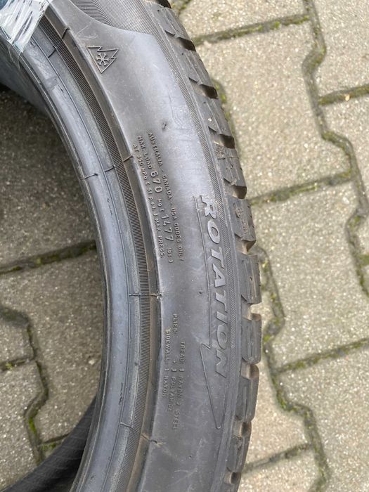 Sprzedam komplet 4 opon zimowych Pirelli Sottozero