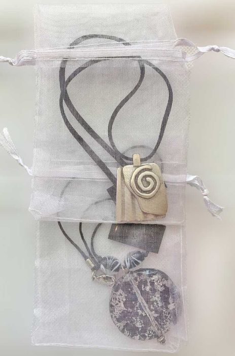 Fio com Esfera em Metal, Novo/Exclusivo/Único