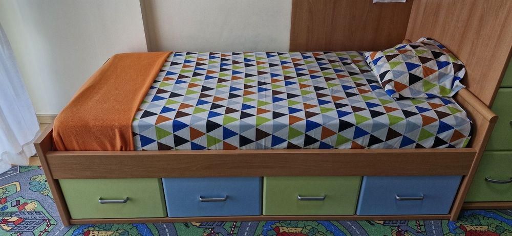 Beliche com roupeiro