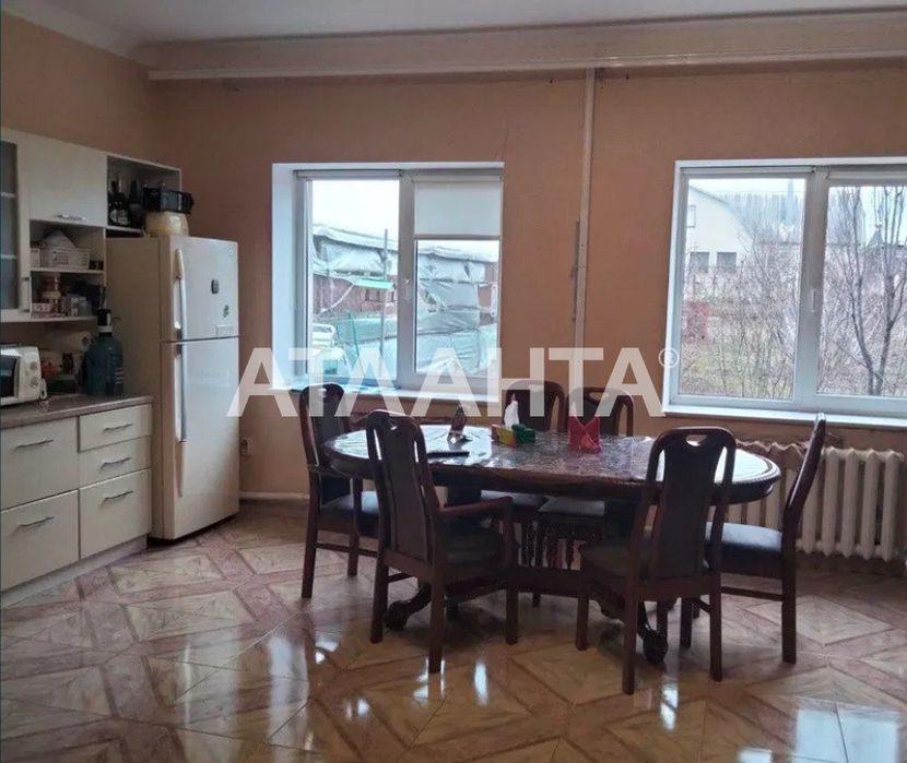 Капитальный дом в пригороде