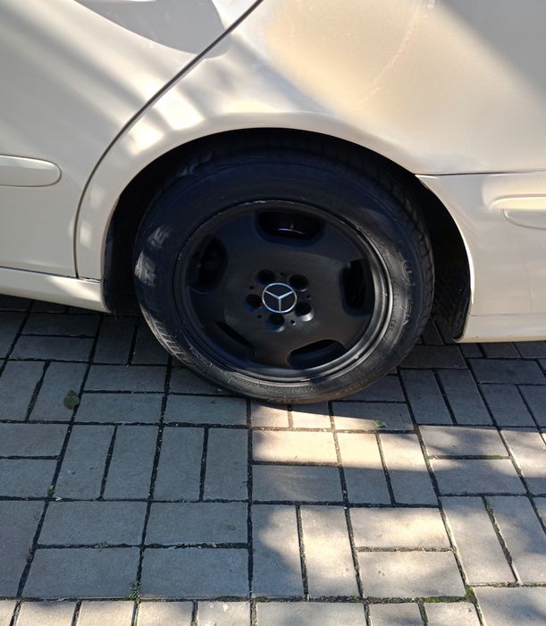 Продається MERCEDES -BENZ E220