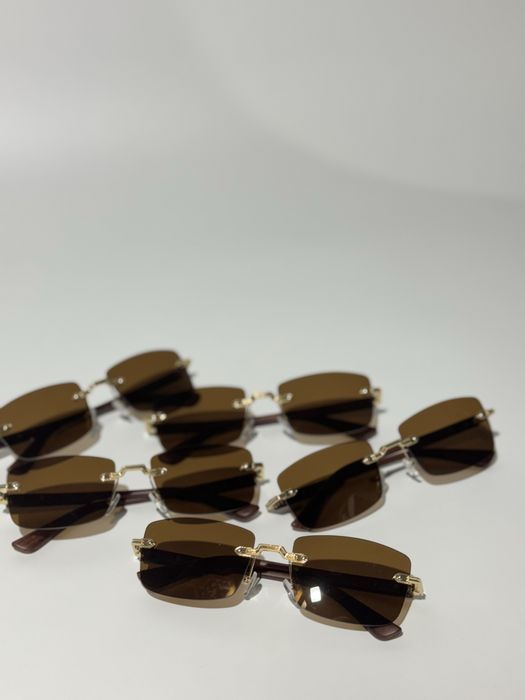 Коричневі сонцезахисні окуляри