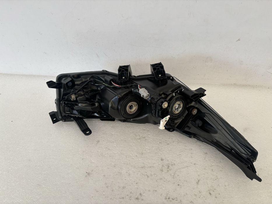 Toyota Corolla E16 13-16 lampa lewy przód lewa przednia