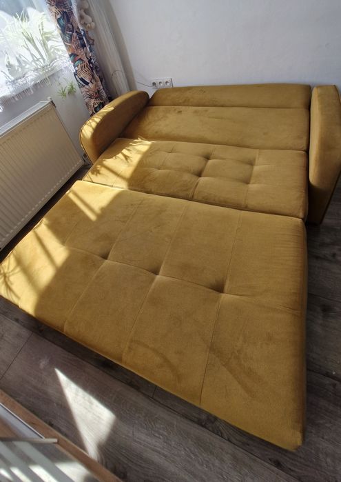 Musztardowa sofa