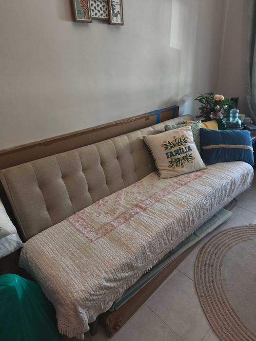 Sofá click clack como novo bege