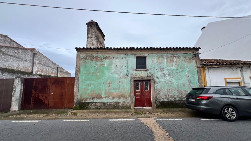 Moradia T3 com logradouro e garagem