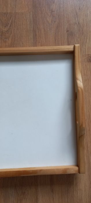 Stolik rozkładany do łóżka