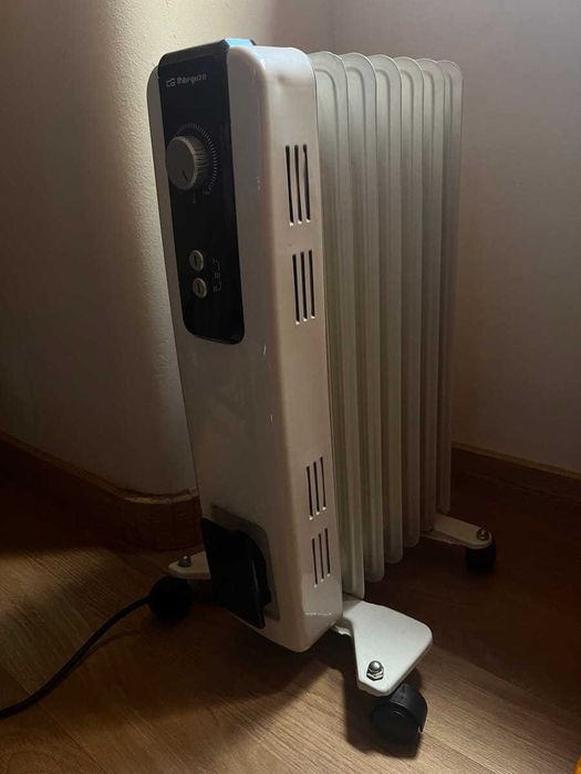 Aquecedor a óleo com rodas, 1500W