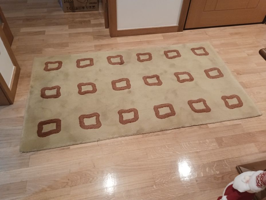 Beige Rug with Geometric Details – 160x90 cm