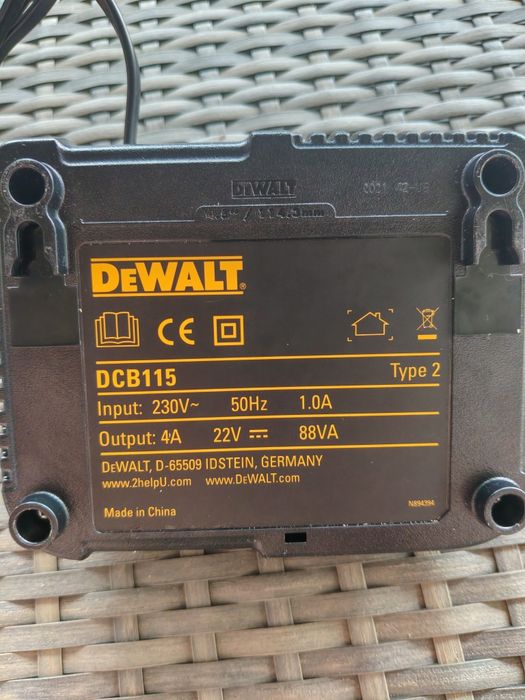 Зарядний пристрій DeWALT DCB115 (новий)