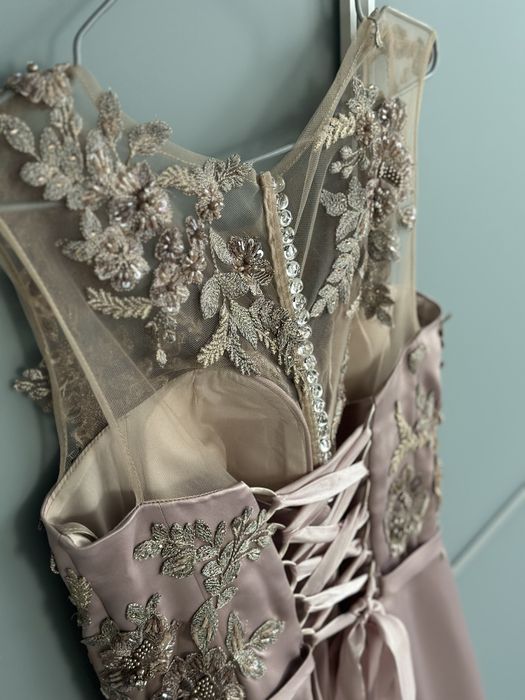 Сукня на випускний вечір