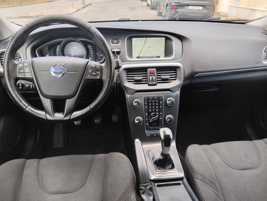 Volvo  v40  d2 .