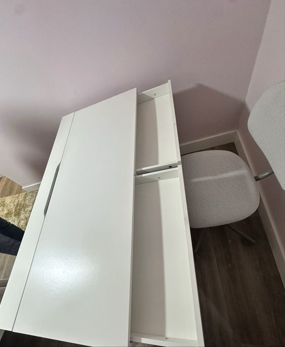 Secretária/Mesa de Escritório Branca com Gavetas