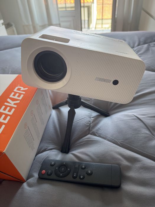 Projetor LED HD iZEEKER Playstation /Netflix