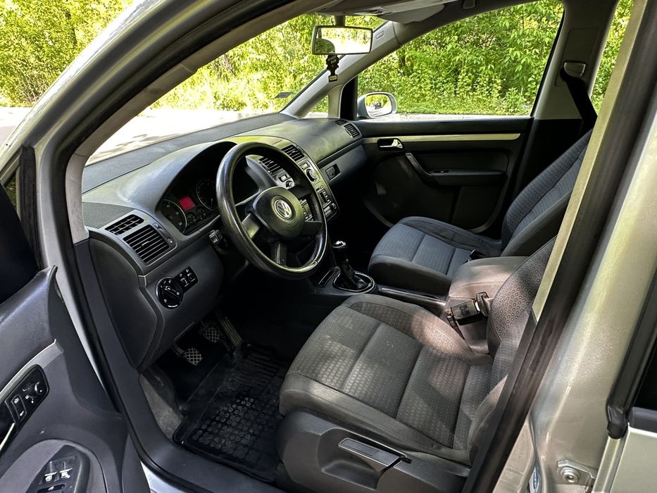 Свіжопригнаний VW Тауран 1.9ТДІ не розмитнений у Києві