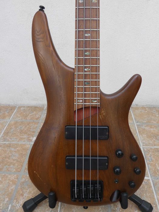 Baixo Eléctrico Ibanez SR600
