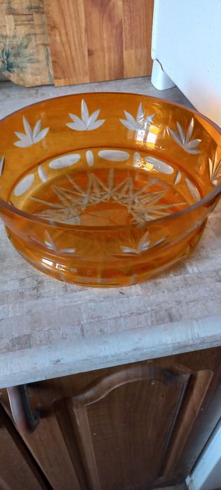 Продам вазы из цветного хрусталя.