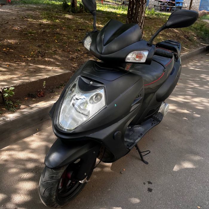 Продам скутер 150 кубов