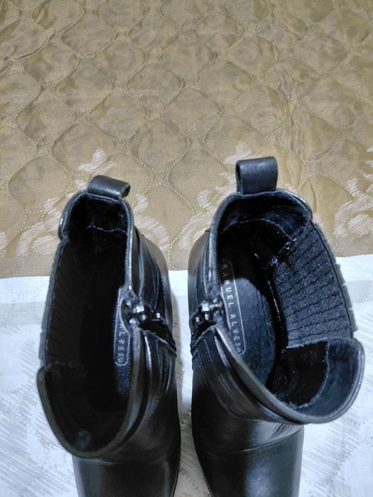 Botas pretas tamanho 35