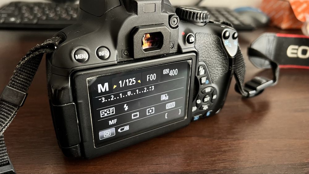 Canon 650d  + обʼєктив 18-55